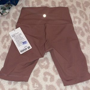 Wunder train high-rise short 8”